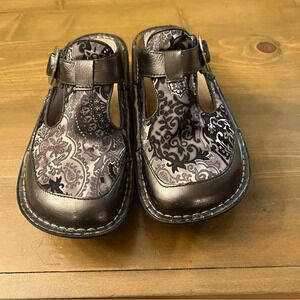 ALEGRIA ALG 383 Classic T Strap Clogs PATENT + PAISLEY Women's Size 35